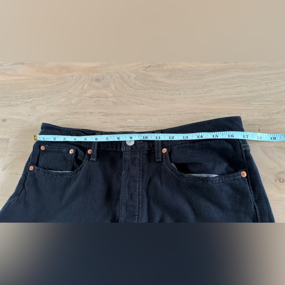 Levi’s women’s wedgie black distressed denim size 31 - Picture 7 of 10